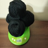 Мікс ниток для в'язання чорного кольору.