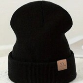 Тепла підліткова шапка.