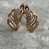 Готовим подарочки!Серьги с белыми цирконами,аккуратные и нежные, позолота 18К,высота 1,6 см/9мм