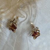 Красивые,шикарные серьги с красным цирконом,позолота 18К,высота 1,8 см,шир 9 мм