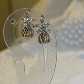 Новинка! Миленькие серьги с белыми цирконами,аккуратные и нежные, высота 1.7 см/10 мм