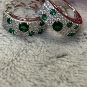 Просто шикарные серьги!!!!Под серебро,смотрятся шикарно!Высота 2 см,диаметр колечка 1.8 см