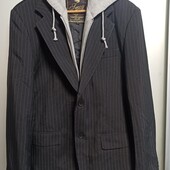 Пиджак мужской с трикотажными вставками в идеале.
