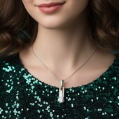 Ніжна срібна підвіска з фіанітами