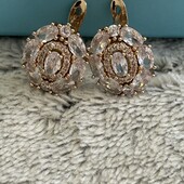 Супер!Красивейшие крупные серьги с яркими белыми цирконами,размер 2см/1.5см