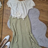 Актуальна спідничка клітинка з розрізом + топ, як нова, тонка ❤️