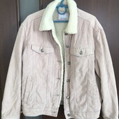 На овчині куртка від Bershka розмір М