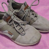 Жіночі класичні гарні кросівки 