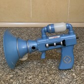 Нікчемний Я, Міньйони, Фарт-Бластер пукач світиться та видає звуки