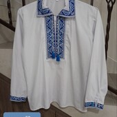 Вишиванка хлопчику в гарному стані.