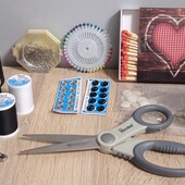 Все, що треба гарній господині для рукоділля. Ножиці супер! Із Америки.