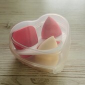 Спонжі для макіяжу у лоточку всі разом