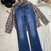 Трендові джинси у синьому кольорі