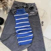 Кофтинка з горловиною в рубчик у блакитно-білу смужку