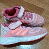 якісні оригінальні легесенькі кросівки Adidas на фізкультуру