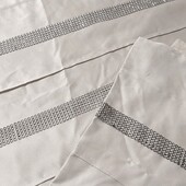 Гарний комплект Dunelm із стразами: підодіяльник ,195х200см+ наволочка 47х75см.