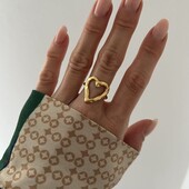 Безрозмірна каблучка «Серце» зі сталі — стильна прикраса на кожен день