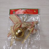 Новорічна прикраса бантик з іграшкою